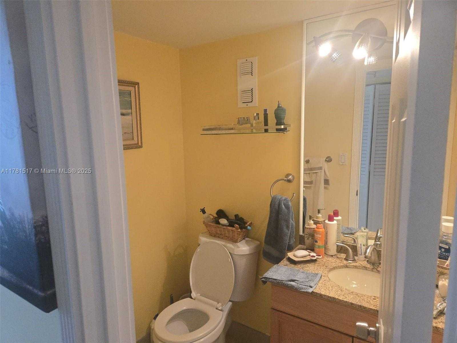 Small Image of 6900 BAY DR #8I, Miami Beach Number 7