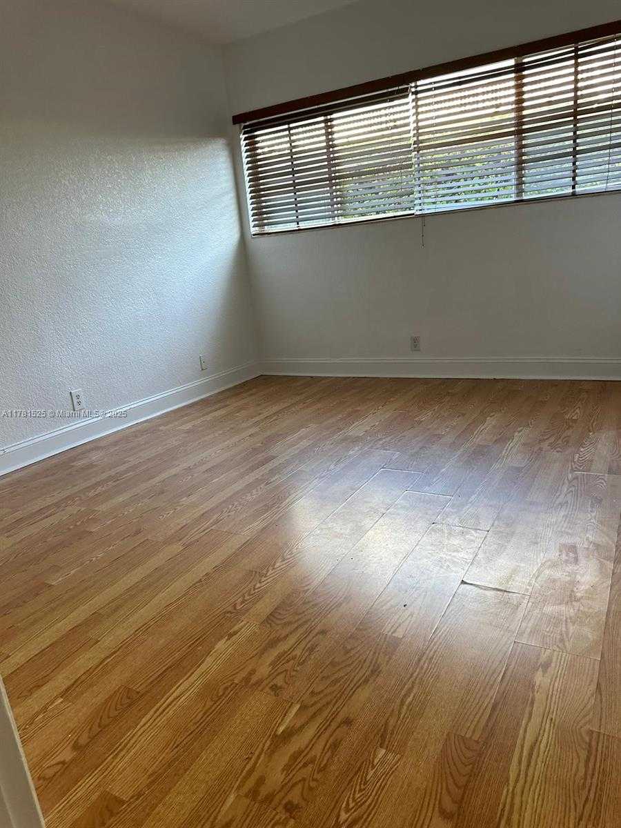 Small Image of 1065 97TH ST #1A, Bay Harbor Islands Number 11
