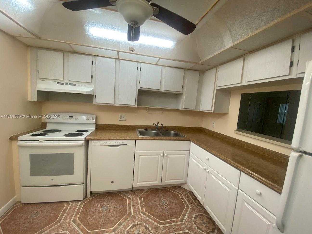 Small Image of 6890 ROYAL PALM BLVD #305H, Margate Number 2
