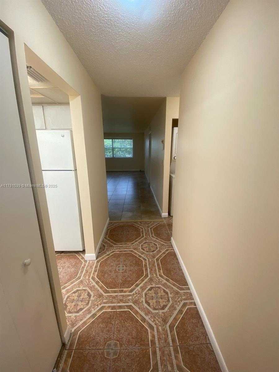 Small Image of 6890 ROYAL PALM BLVD #305H, Margate Number 3