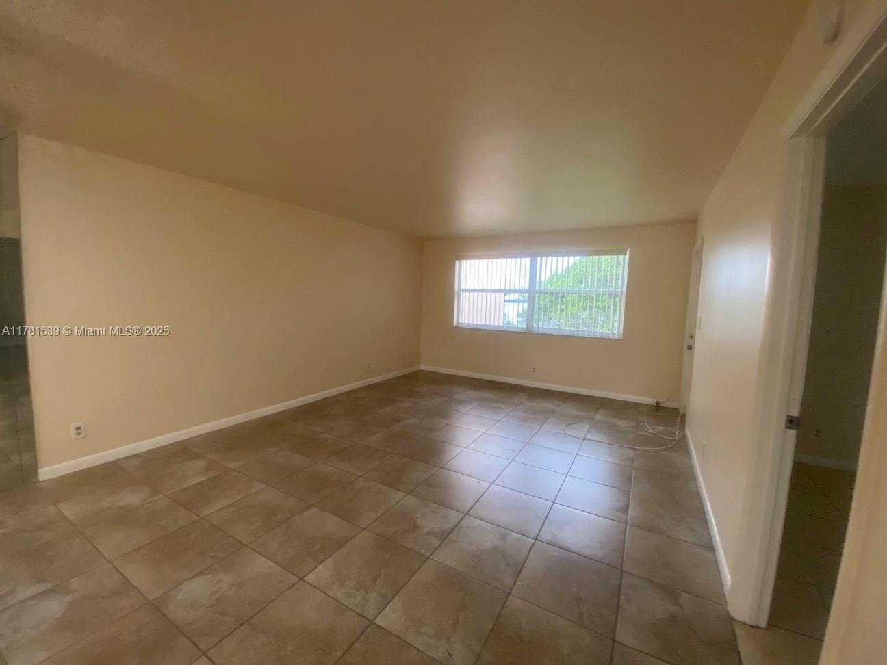 Small Image of 6890 ROYAL PALM BLVD #305H, Margate Number 4