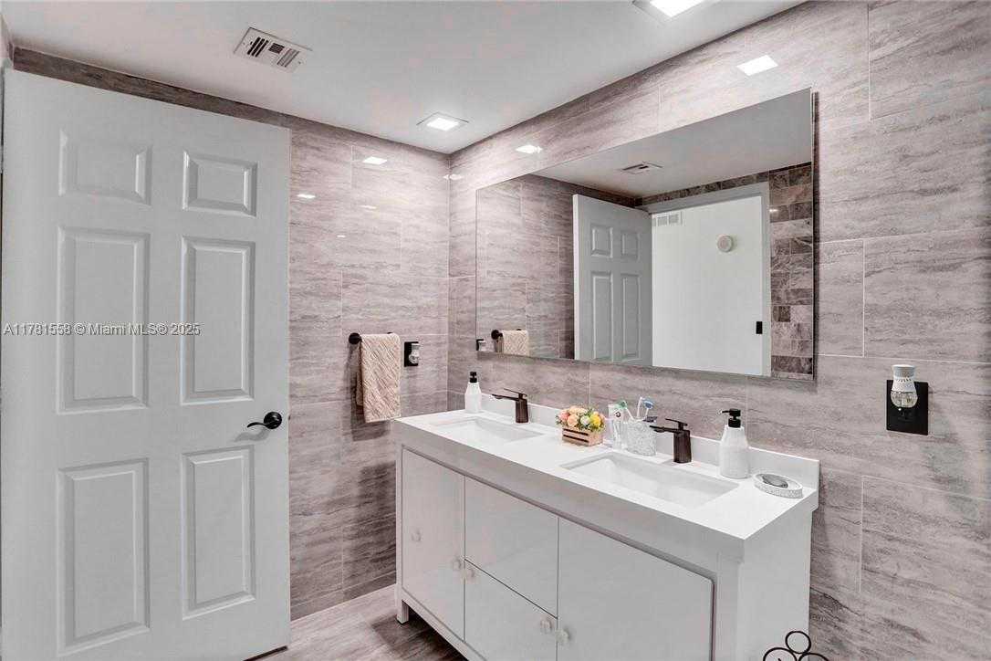 Small Image of 1755 EAST HALLANDALE BEACH BLVD #1608E, Hallandale Beach Number 5