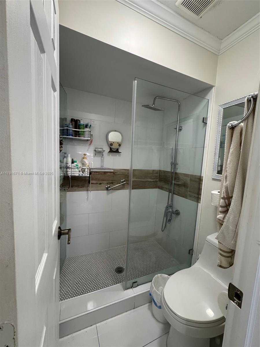 Small Image of 17012 NORTH WEST 66TH CT, Hialeah Number 13