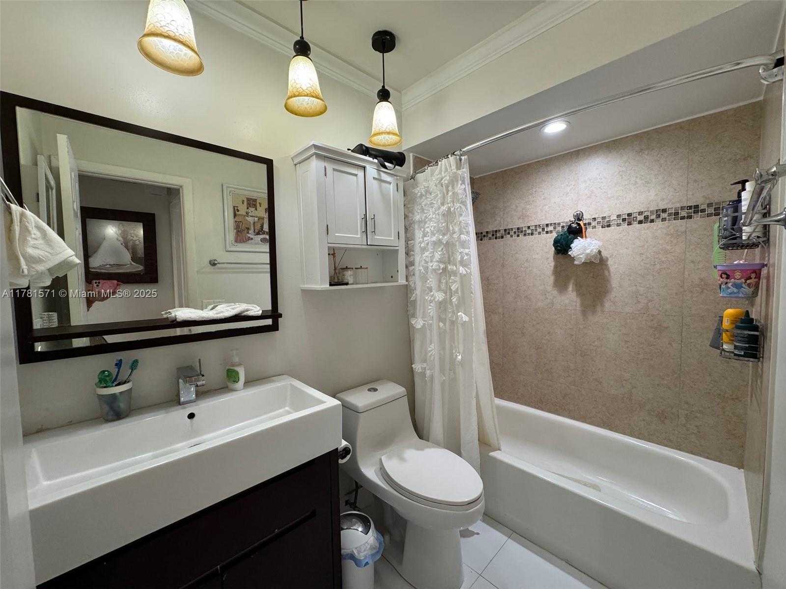 Small Image of 17012 NORTH WEST 66TH CT, Hialeah Number 16