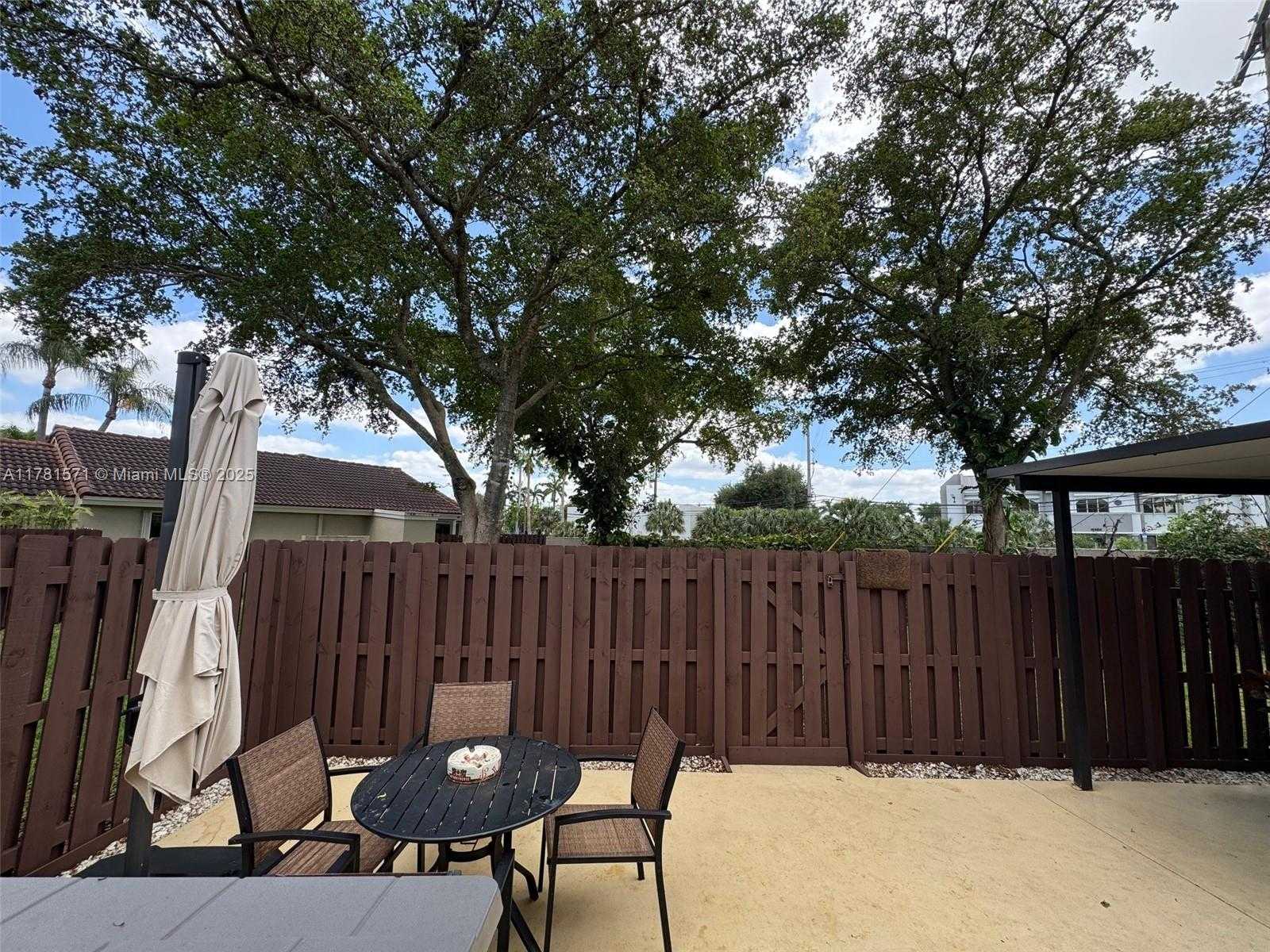 Small Image of 17012 NORTH WEST 66TH CT, Hialeah Number 24