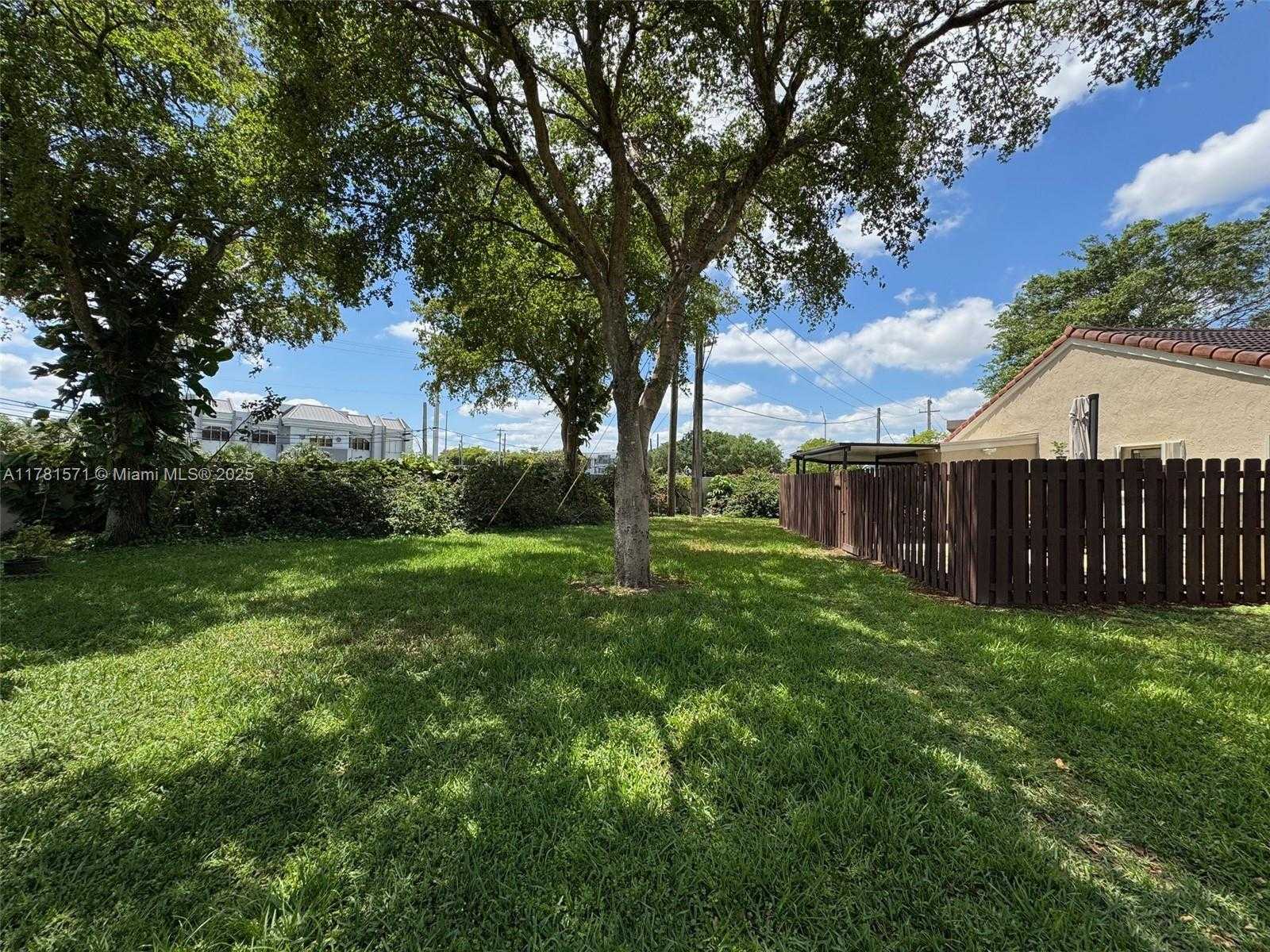 Small Image of 17012 NORTH WEST 66TH CT, Hialeah Number 25