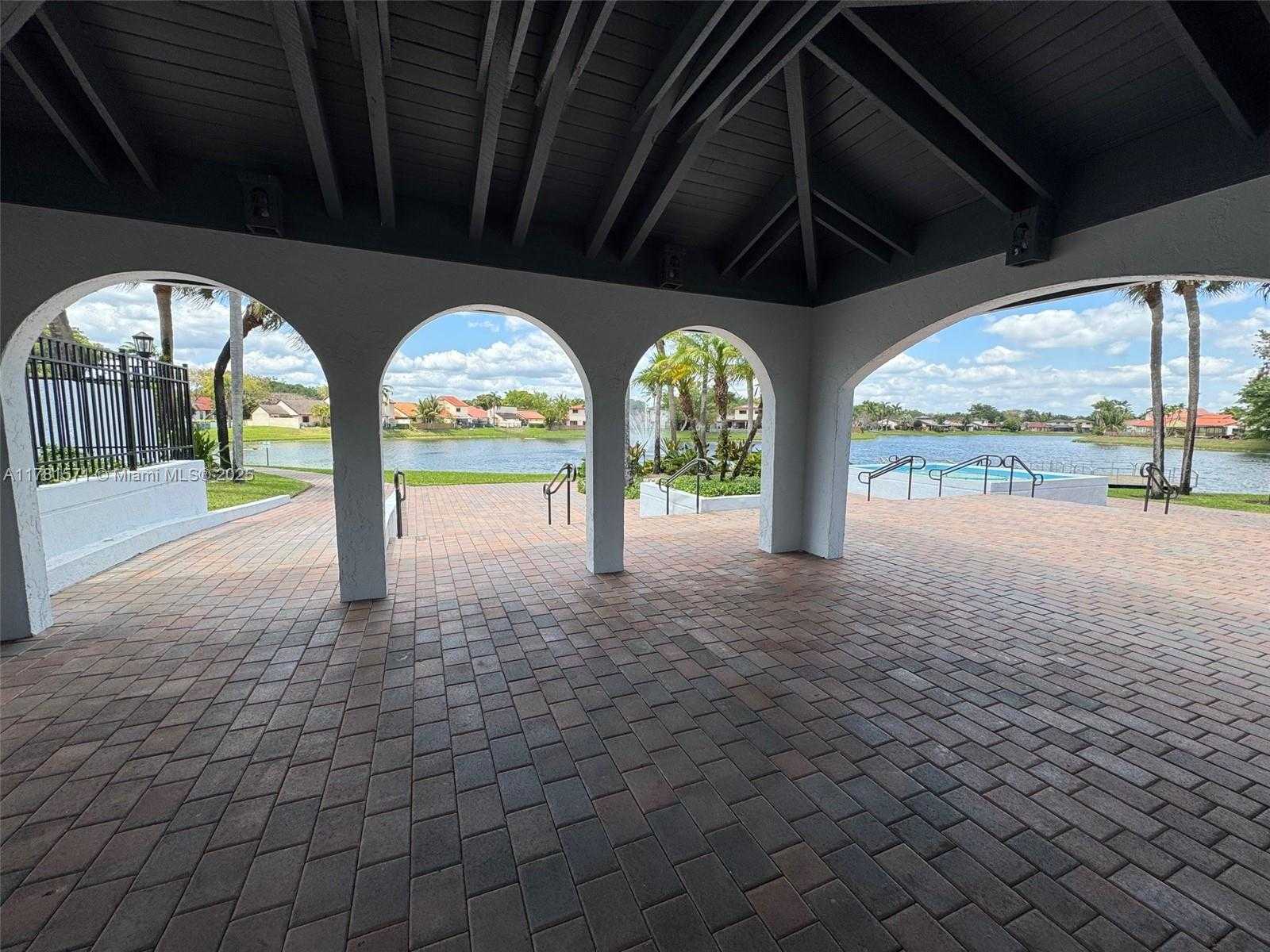 Small Image of 17012 NORTH WEST 66TH CT, Hialeah Number 32