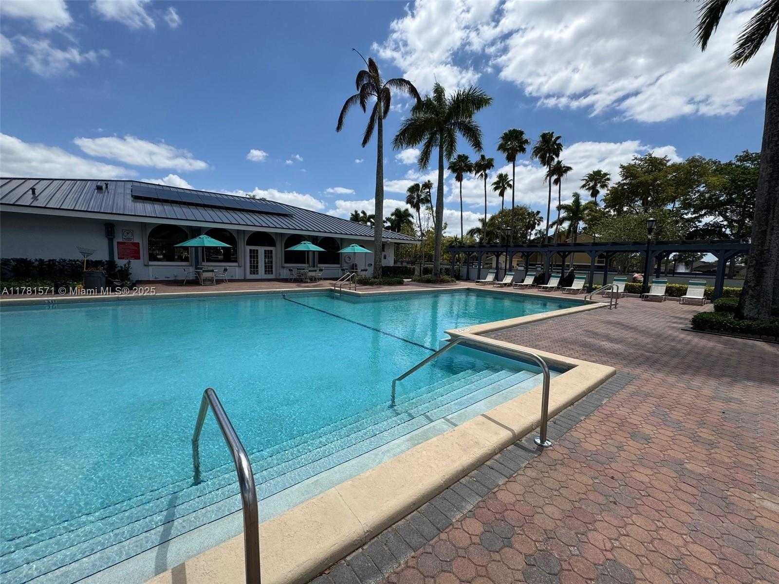 Small Image of 17012 NORTH WEST 66TH CT, Hialeah Number 34