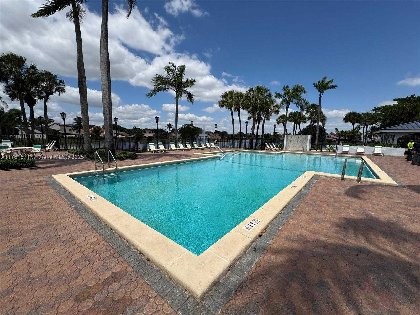 Small Image of 17012 NORTH WEST 66TH CT, Hialeah Number 35