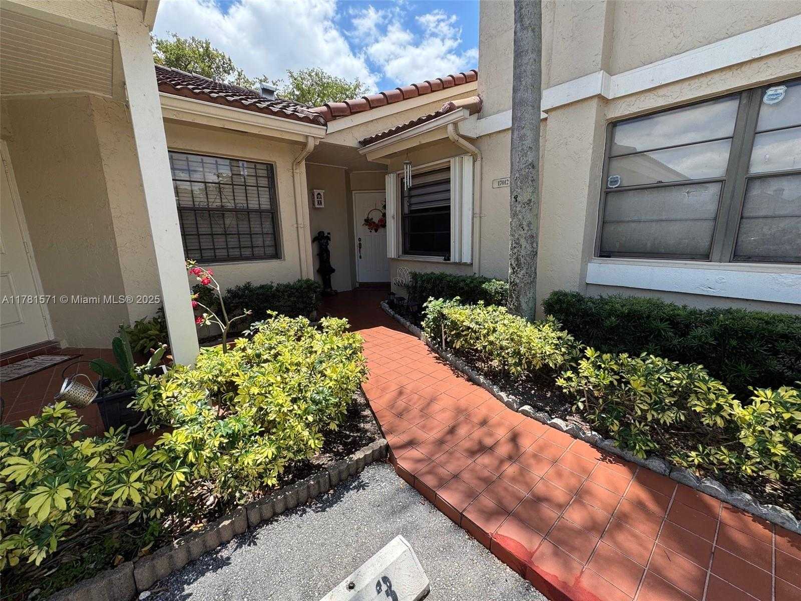 Small Image of 17012 NORTH WEST 66TH CT, Hialeah Number 4