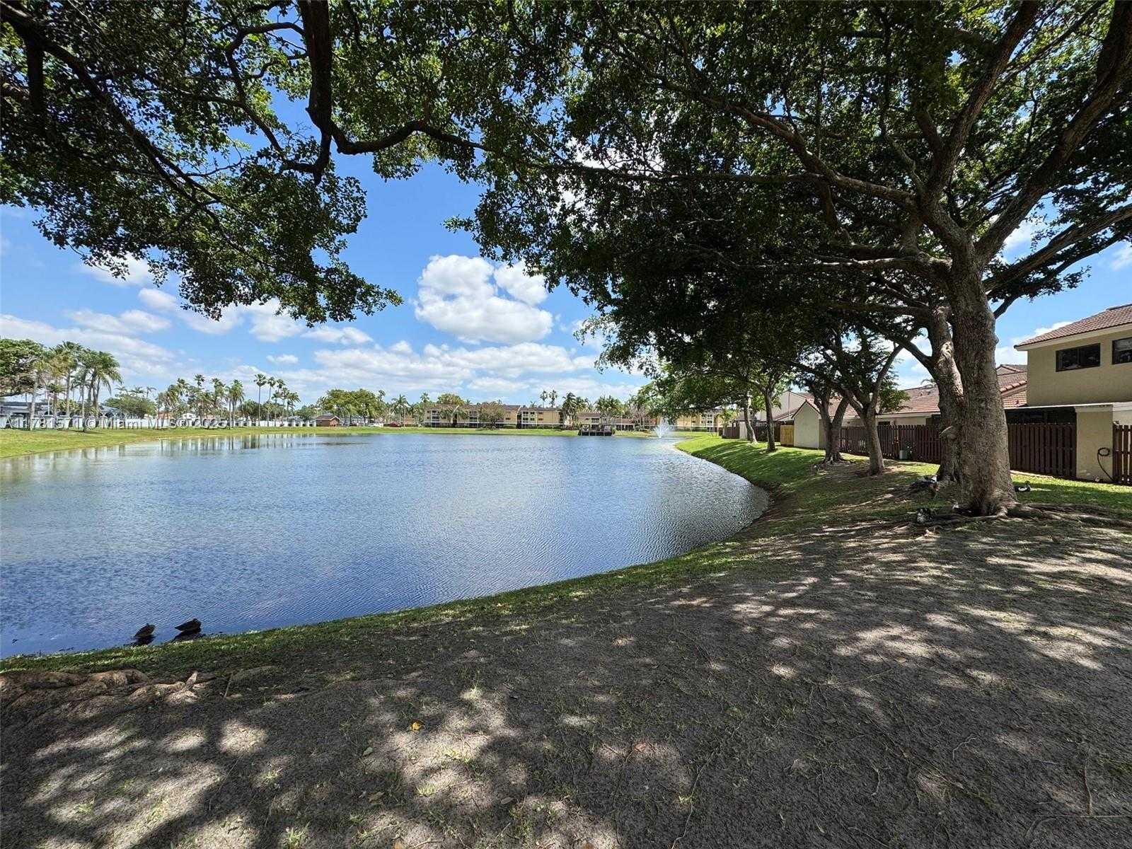 Small Image of 17012 NORTH WEST 66TH CT, Hialeah Number 40