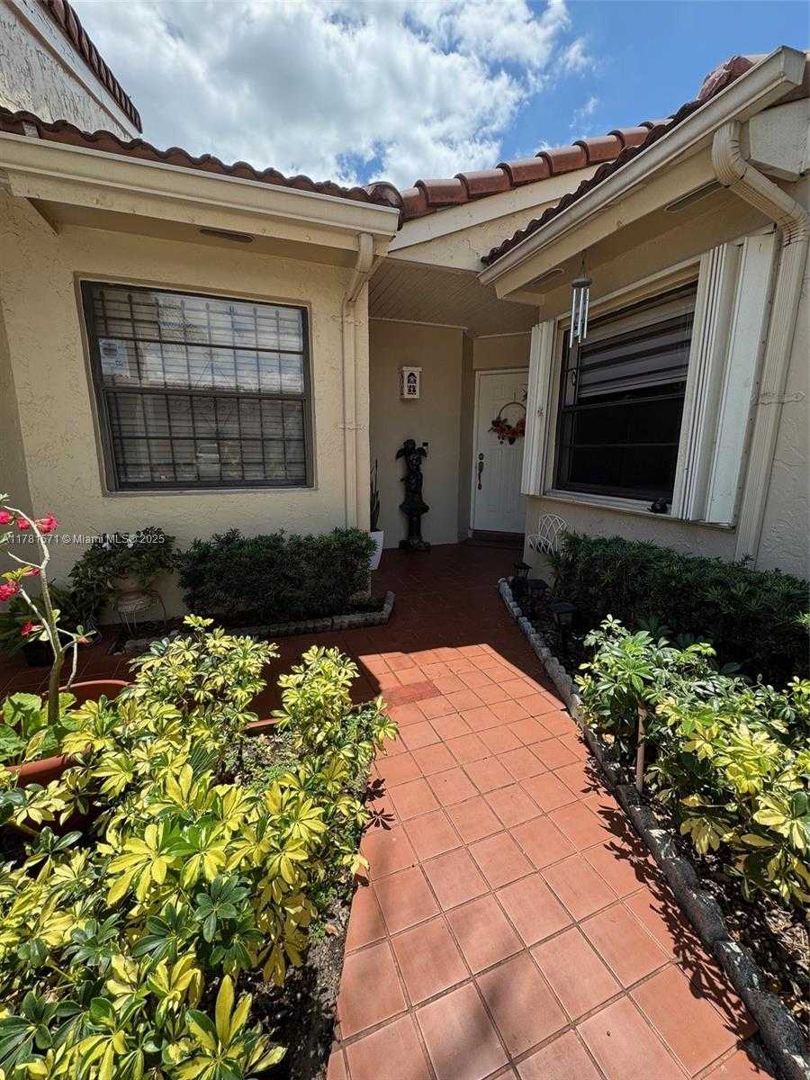 Small Image of 17012 NORTH WEST 66TH CT, Hialeah Number 5