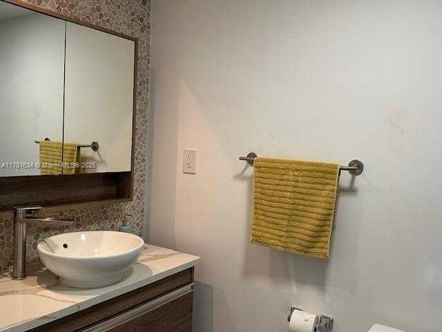 Small Image of 18041 BISCAYNE BLVD #904, Aventura Number 12