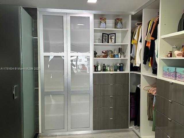 Small Image of 18041 BISCAYNE BLVD #904, Aventura Number 14