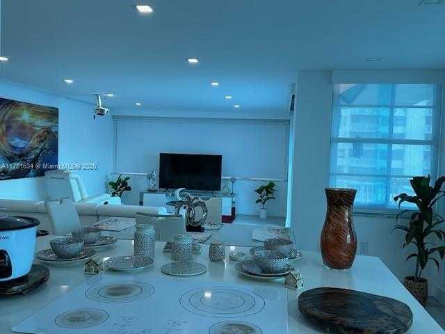 Small Image of 18041 BISCAYNE BLVD #904, Aventura Number 16