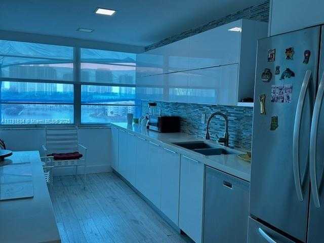Small Image of 18041 BISCAYNE BLVD #904, Aventura Number 17