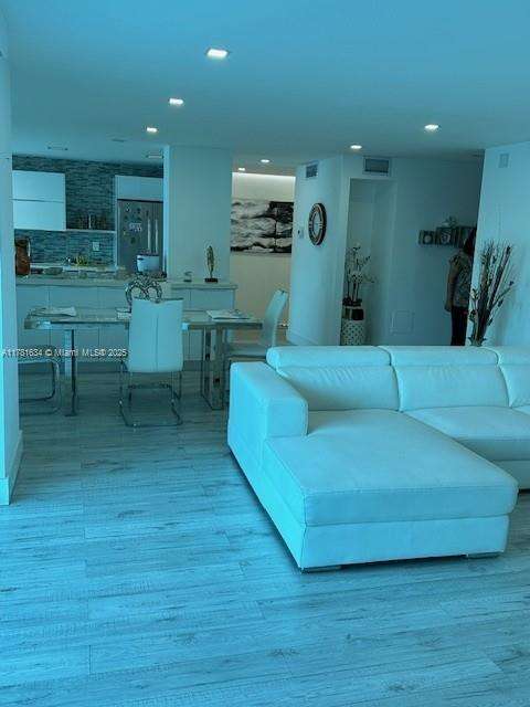 Small Image of 18041 BISCAYNE BLVD #904, Aventura Number 23
