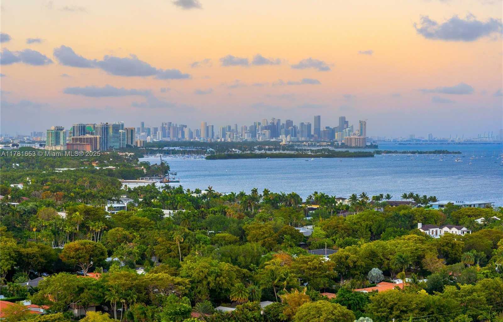 Small Image of 60 EDGEWATER DR #TS-E, Coral Gables Number 3