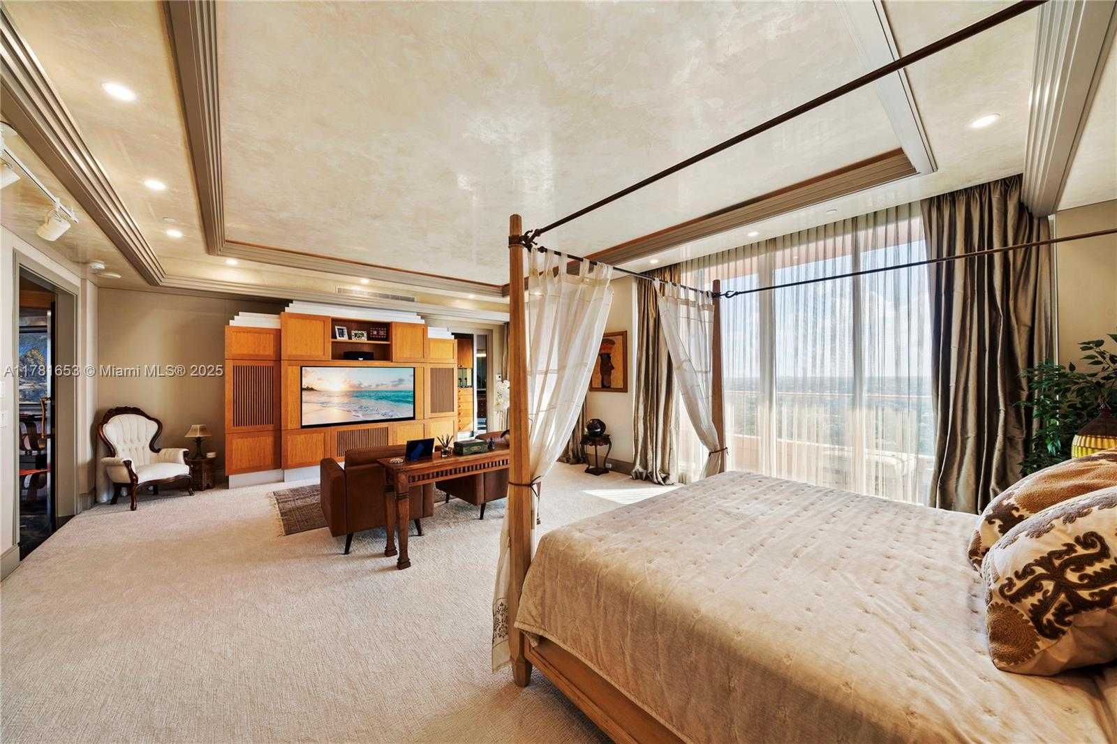 Small Image of 60 EDGEWATER DR #TS-E, Coral Gables Number 31