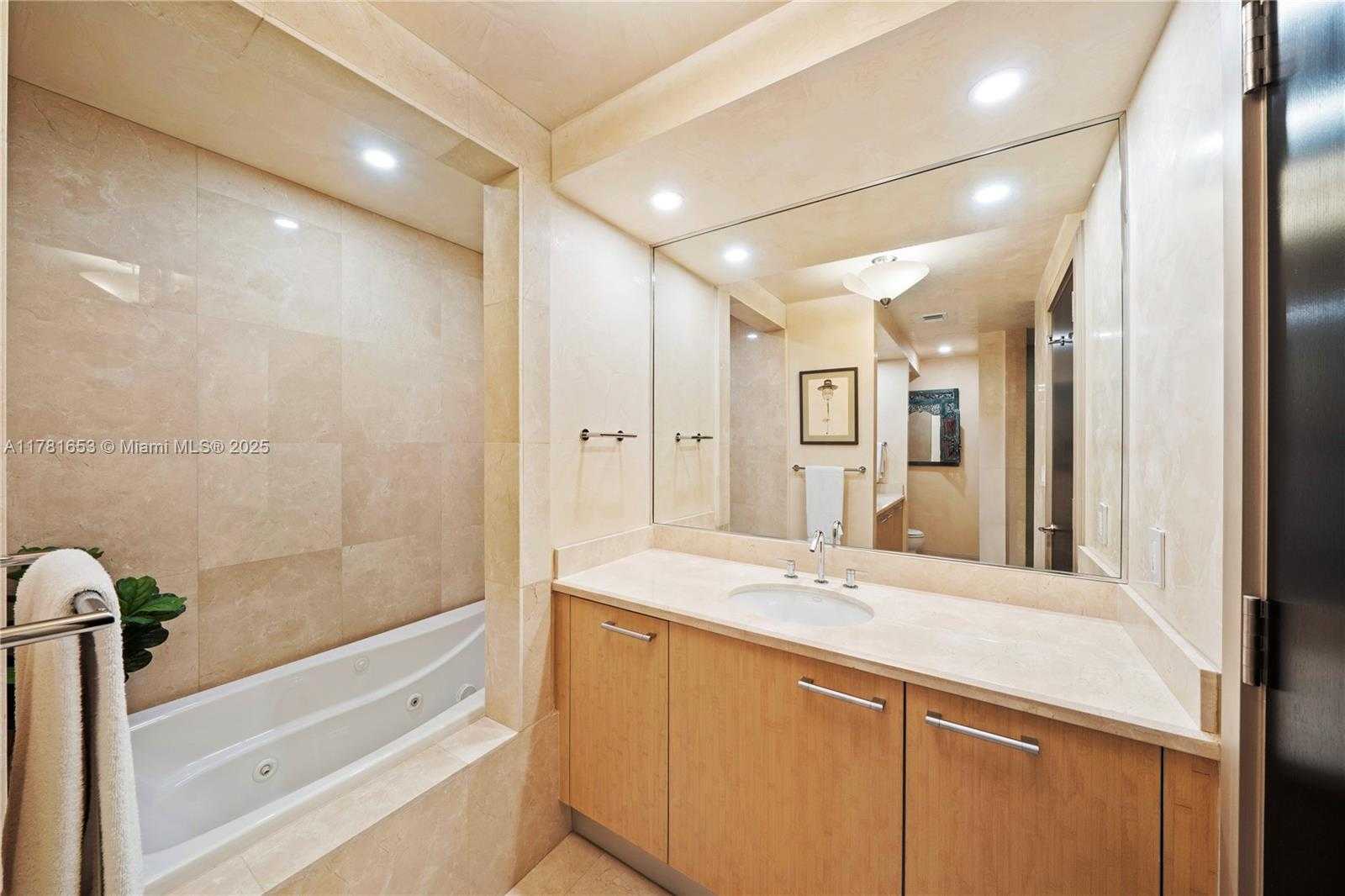 Small Image of 60 EDGEWATER DR #TS-E, Coral Gables Number 37