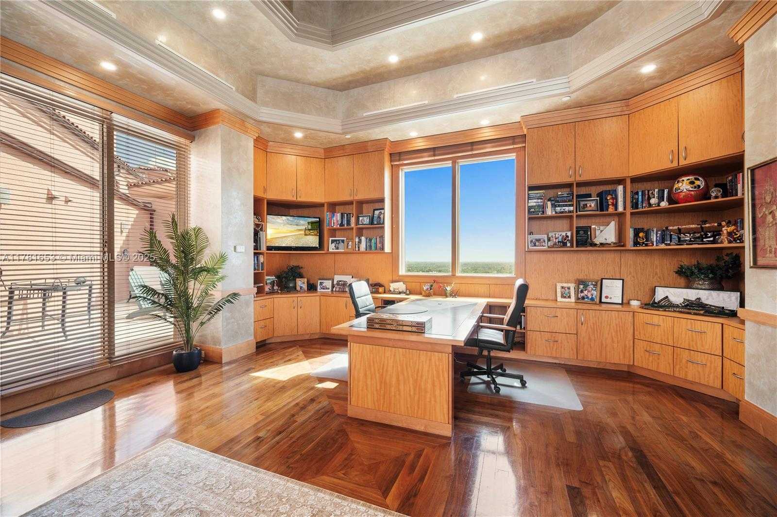 Small Image of 60 EDGEWATER DR #TS-E, Coral Gables Number 42