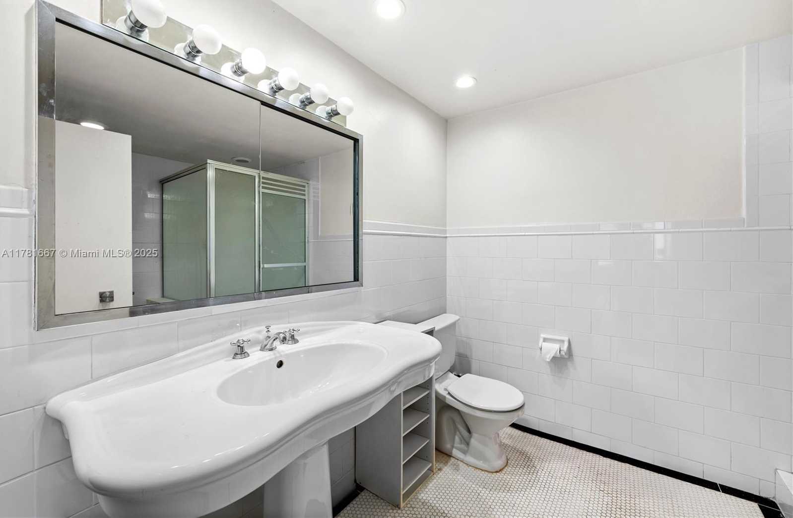 Small Image of 5255 COLLINS AVE #11A, Miami Beach Number 12