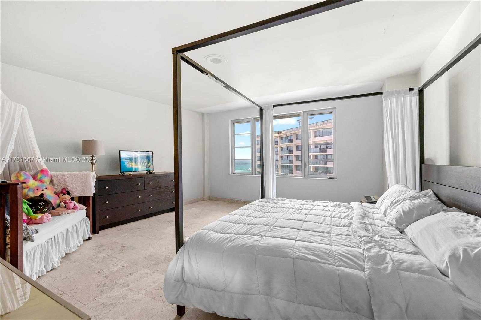 Small Image of 5255 COLLINS AVE #11A, Miami Beach Number 7