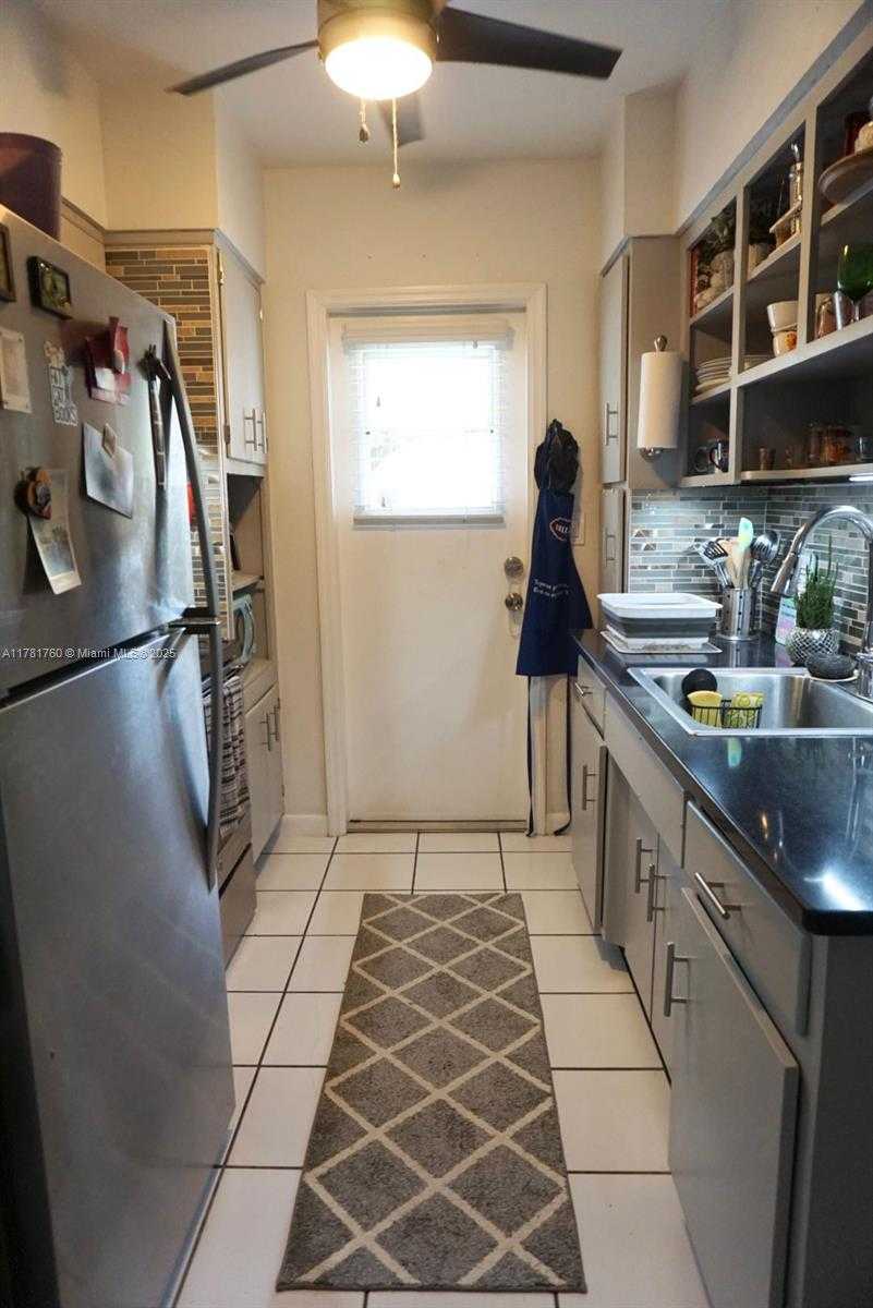 Small Image of 6565 SANTONA ST #B5, Coral Gables Number 10