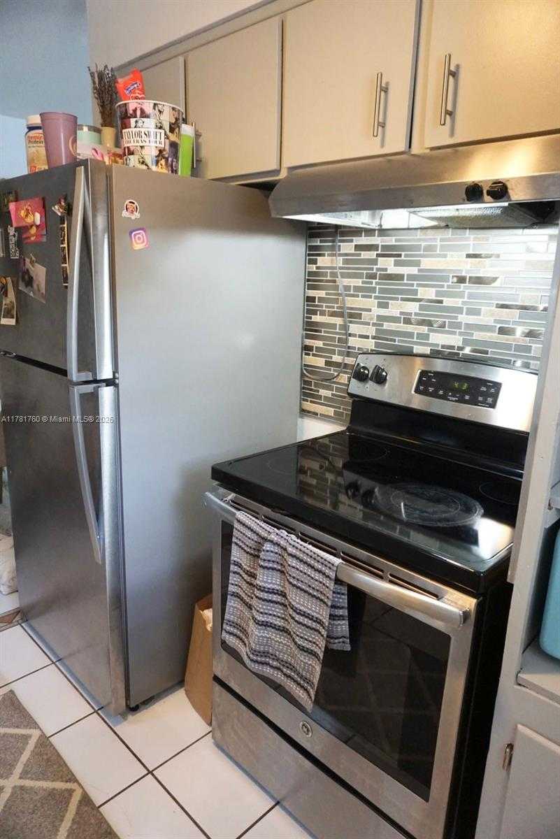 Small Image of 6565 SANTONA ST #B5, Coral Gables Number 11