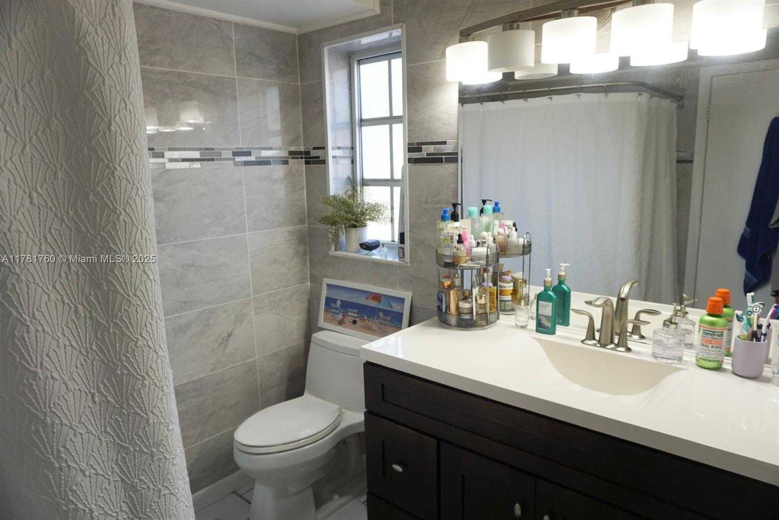 Small Image of 6565 SANTONA ST #B5, Coral Gables Number 13