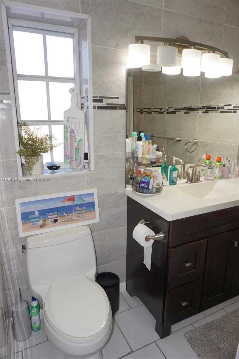 Small Image of 6565 SANTONA ST #B5, Coral Gables Number 14