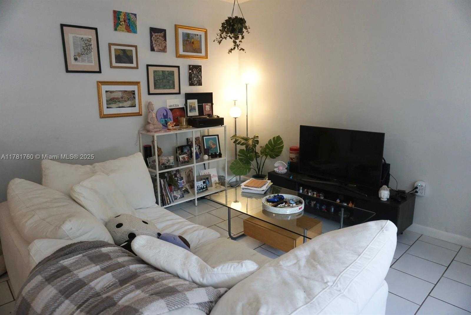 Small Image of 6565 SANTONA ST #B5, Coral Gables Number 3