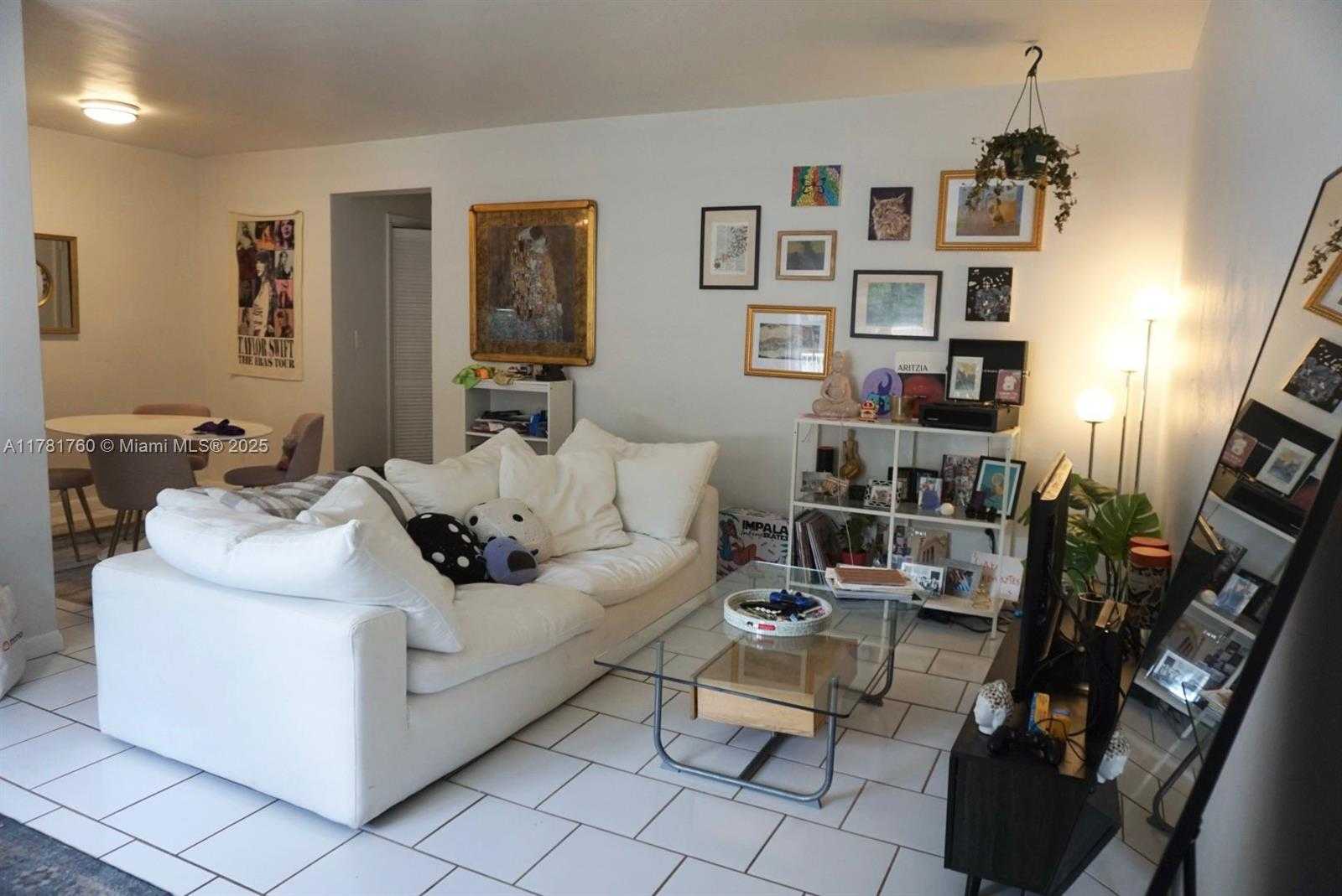 Small Image of 6565 SANTONA ST #B5, Coral Gables Number 6