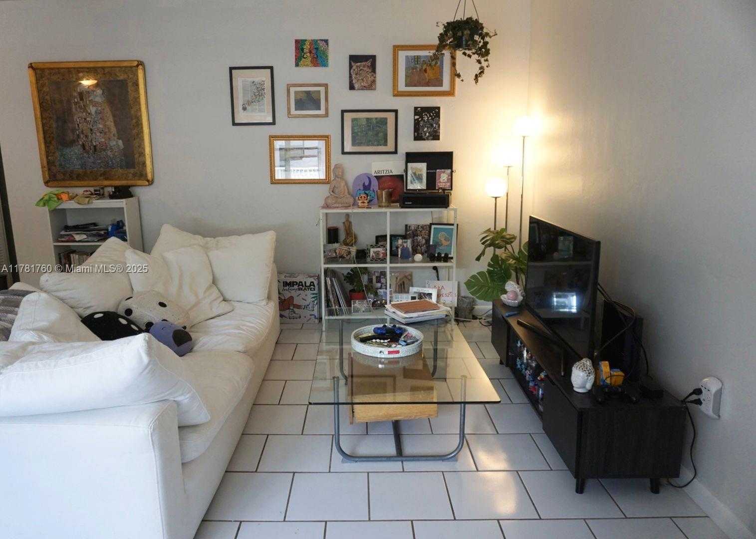 Small Image of 6565 SANTONA ST #B5, Coral Gables Number 7