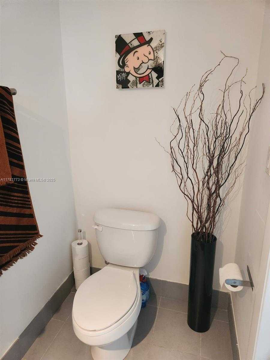Small Image of 92 SOUTH WEST 3RD ST #4410, Miami Number 16