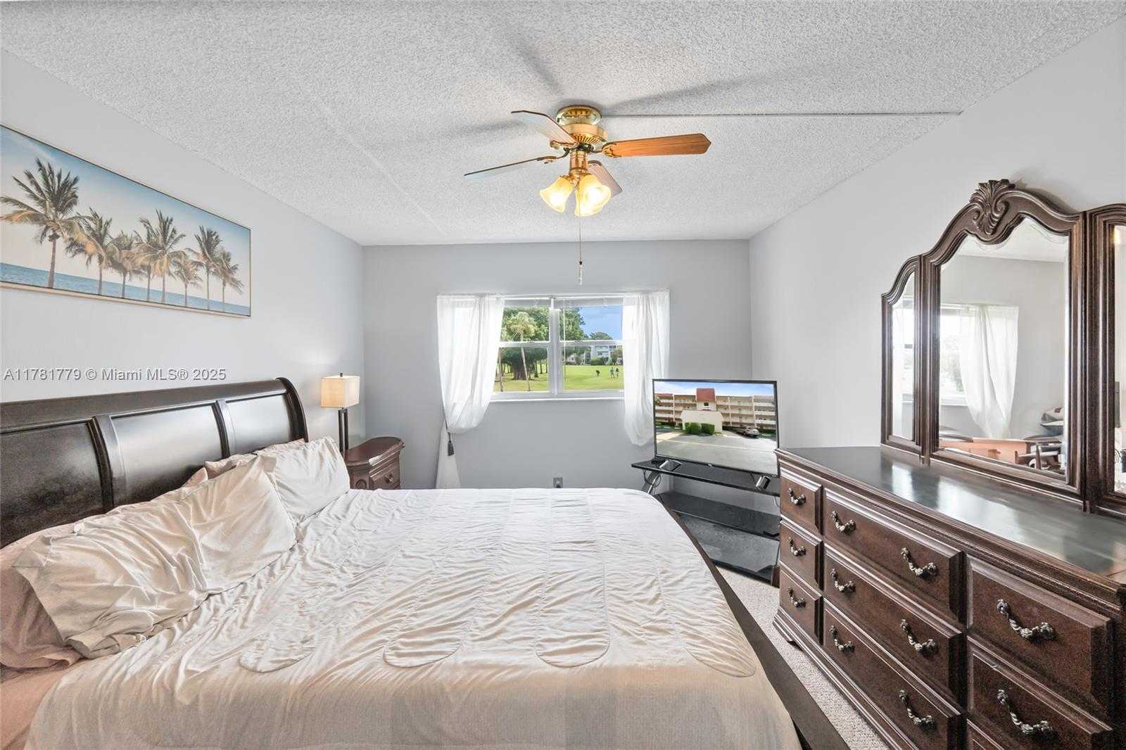 Small Image of 1020 COUNTRY CLUB DR #206, Margate Number 16