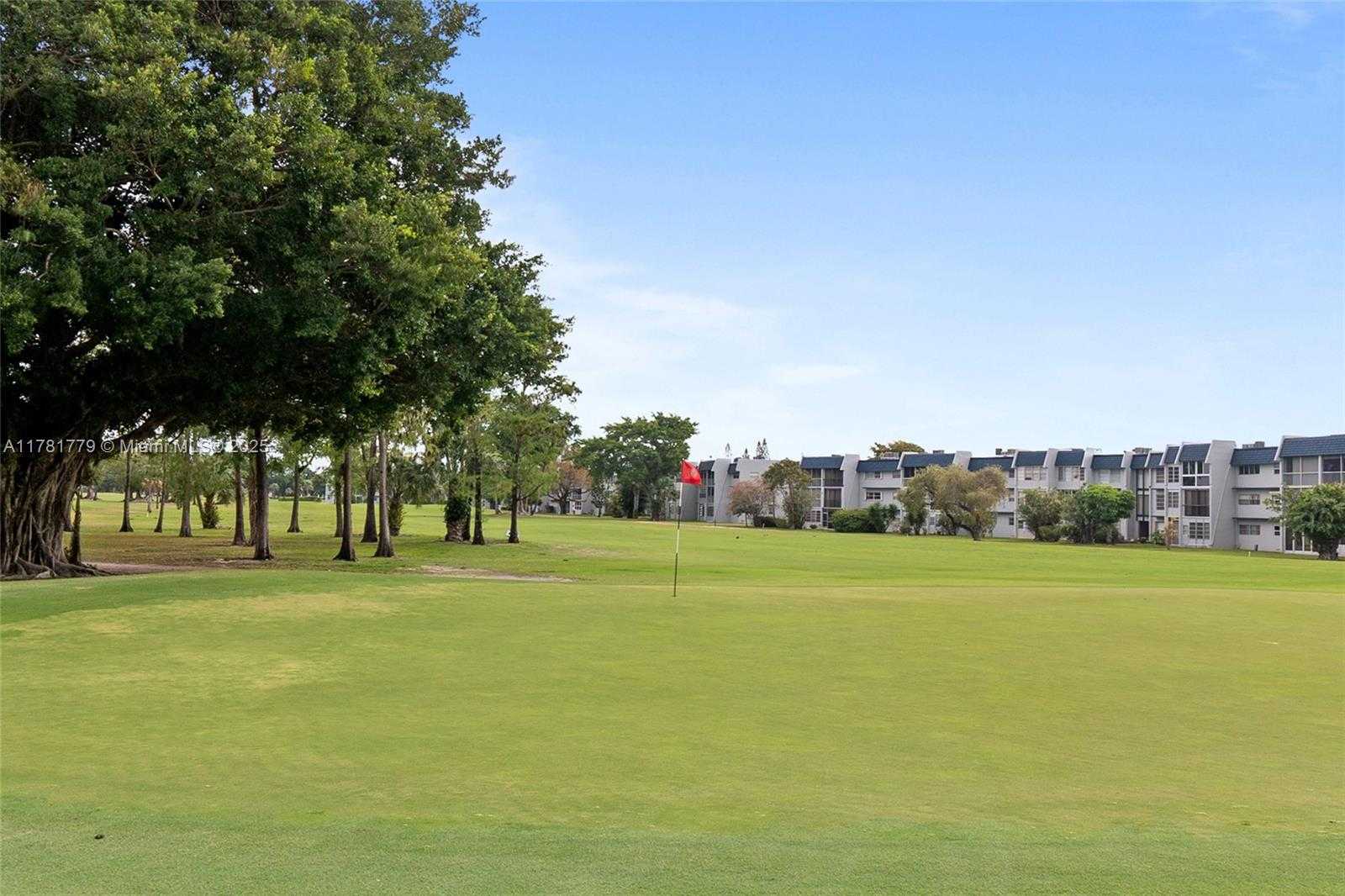 Small Image of 1020 COUNTRY CLUB DR #206, Margate Number 21