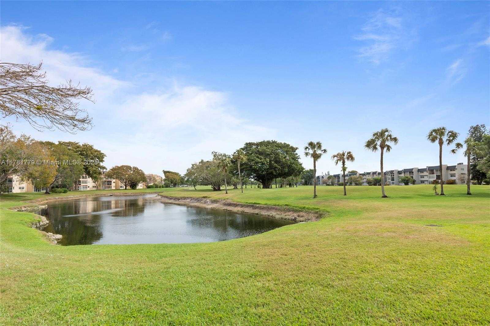Small Image of 1020 COUNTRY CLUB DR #206, Margate Number 22