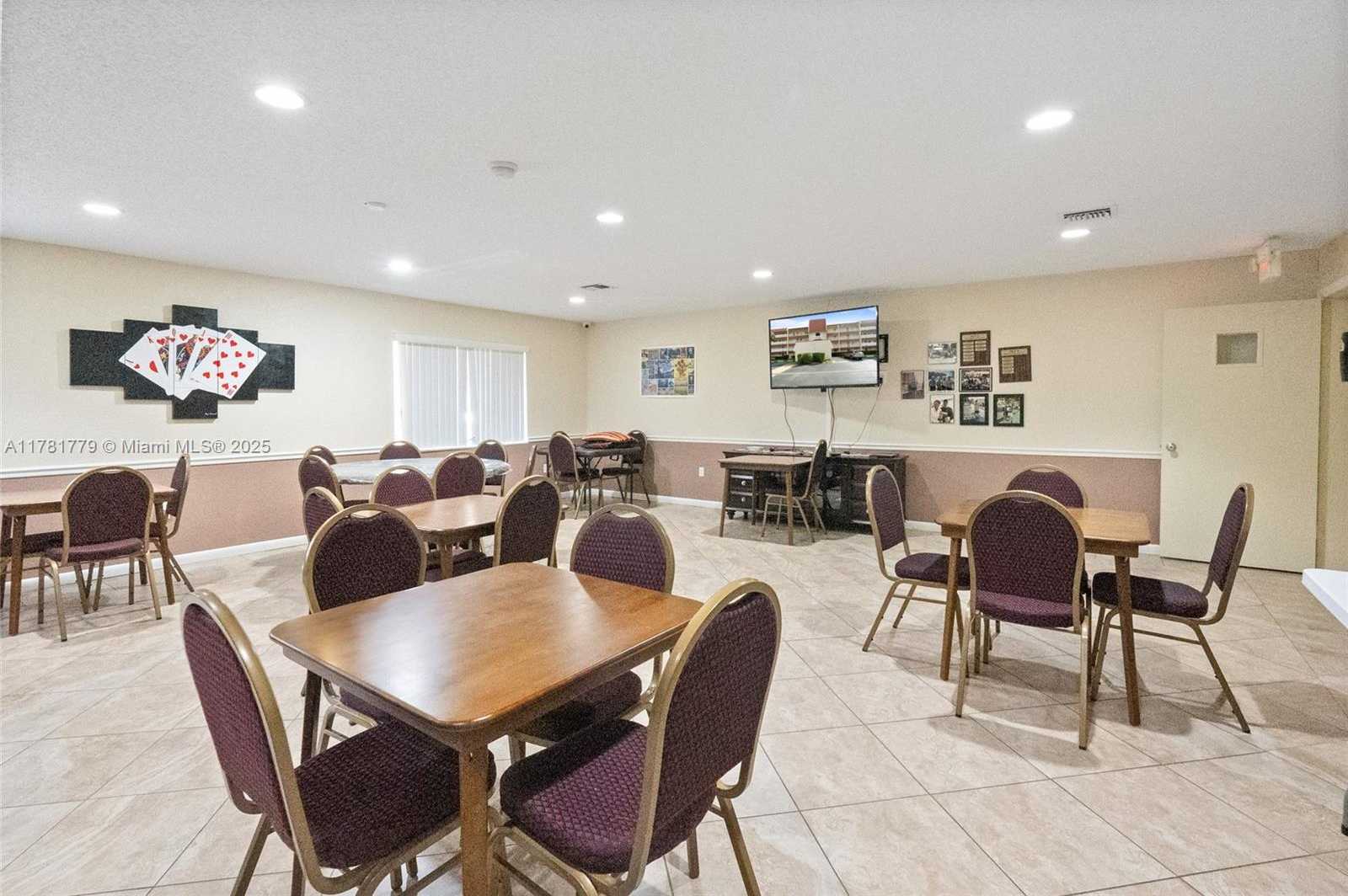 Small Image of 1020 COUNTRY CLUB DR #206, Margate Number 24