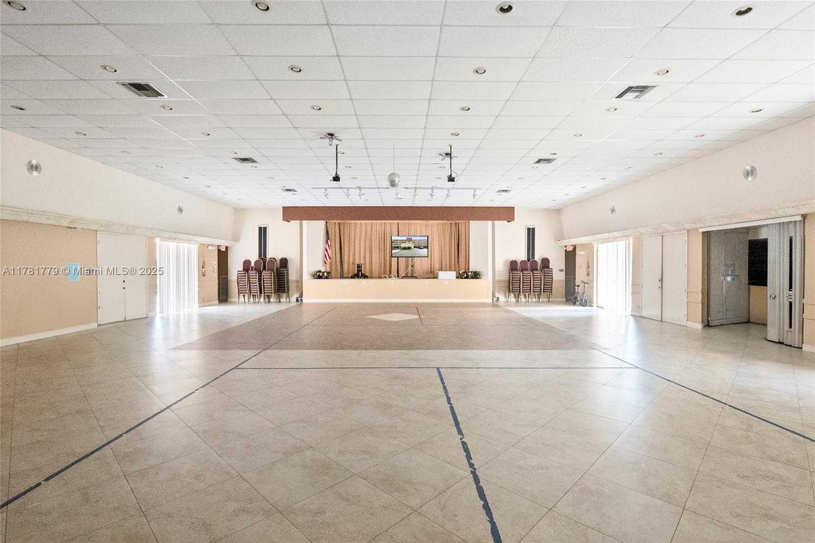 Small Image of 1020 COUNTRY CLUB DR #206, Margate Number 25