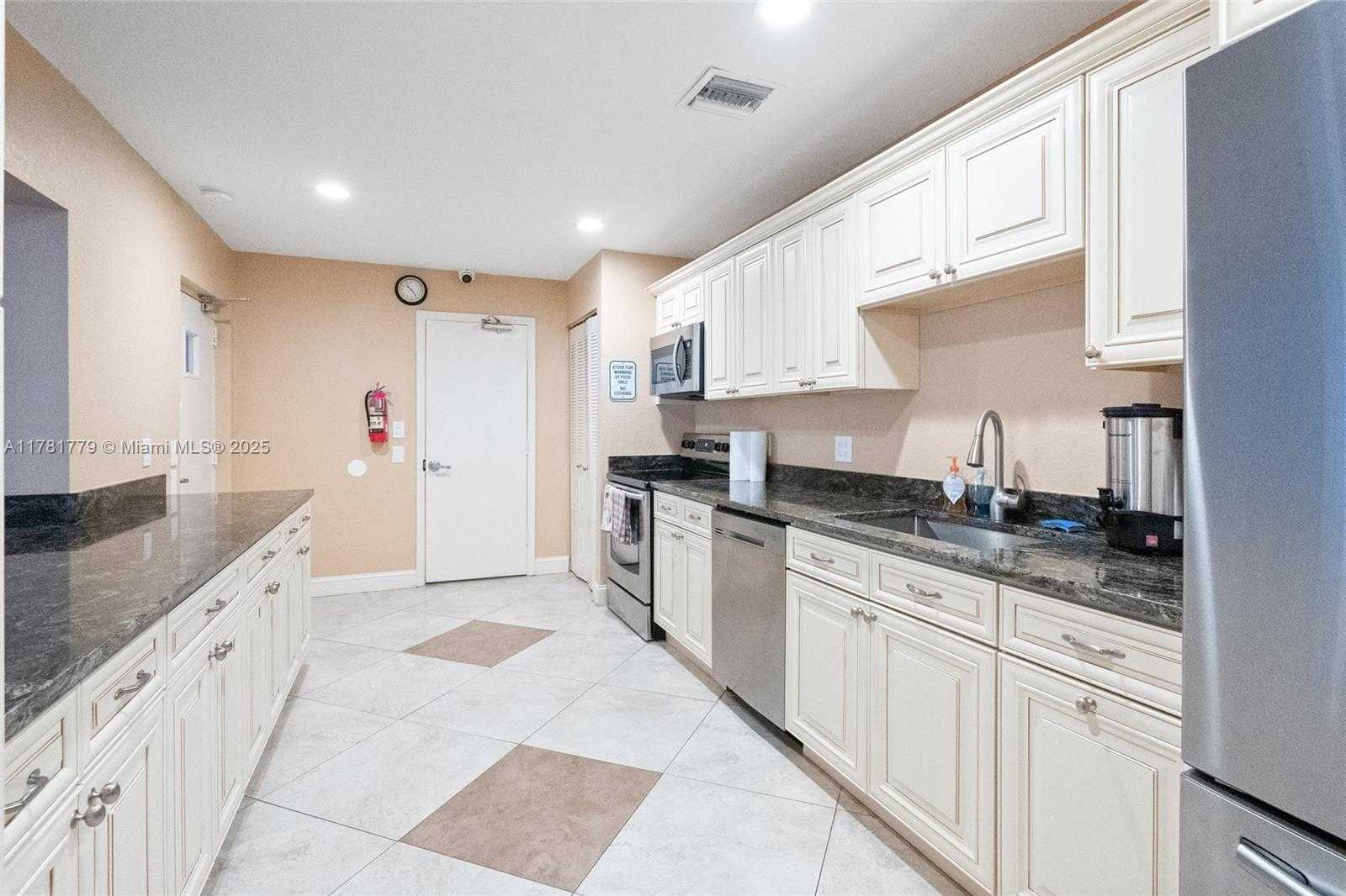 Small Image of 1020 COUNTRY CLUB DR #206, Margate Number 26