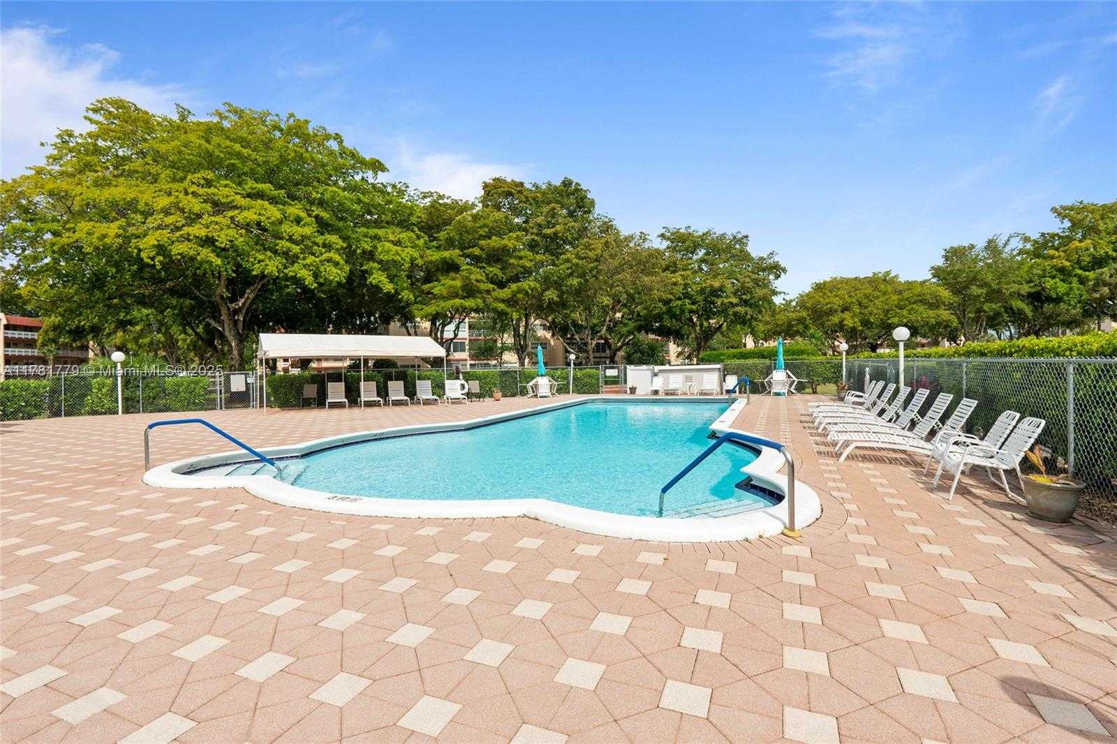 Small Image of 1020 COUNTRY CLUB DR #206, Margate Number 28