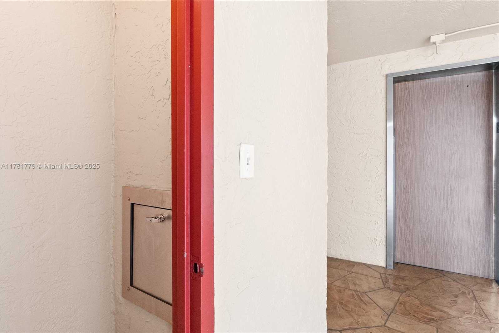 Small Image of 1020 COUNTRY CLUB DR #206, Margate Number 29