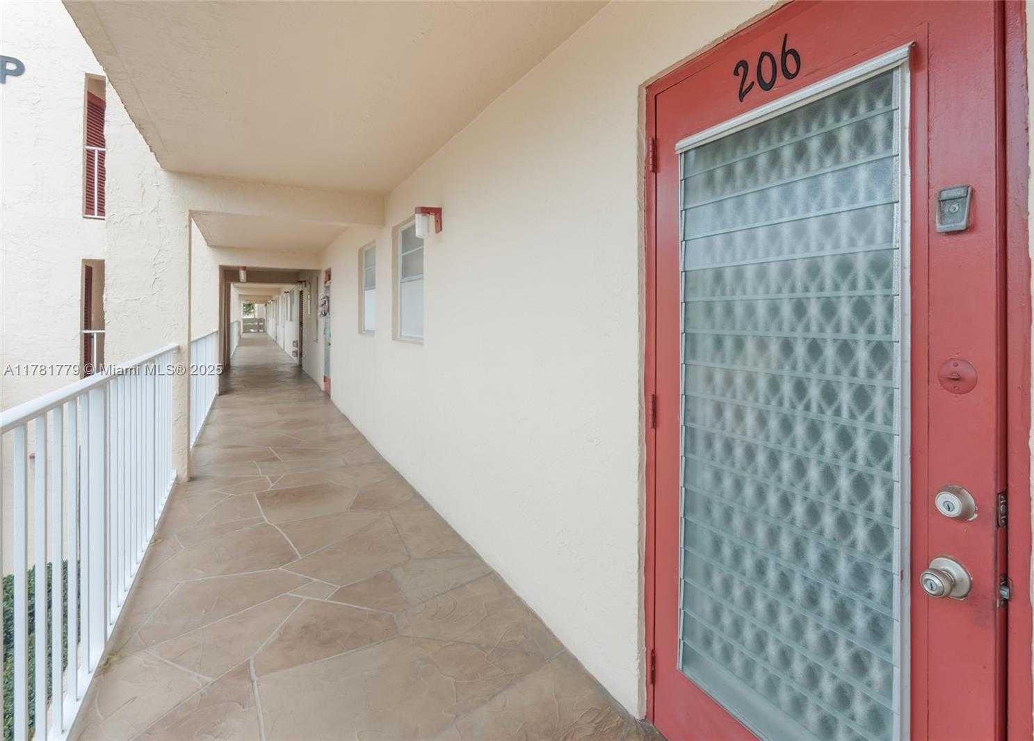 Small Image of 1020 COUNTRY CLUB DR #206, Margate Number 4