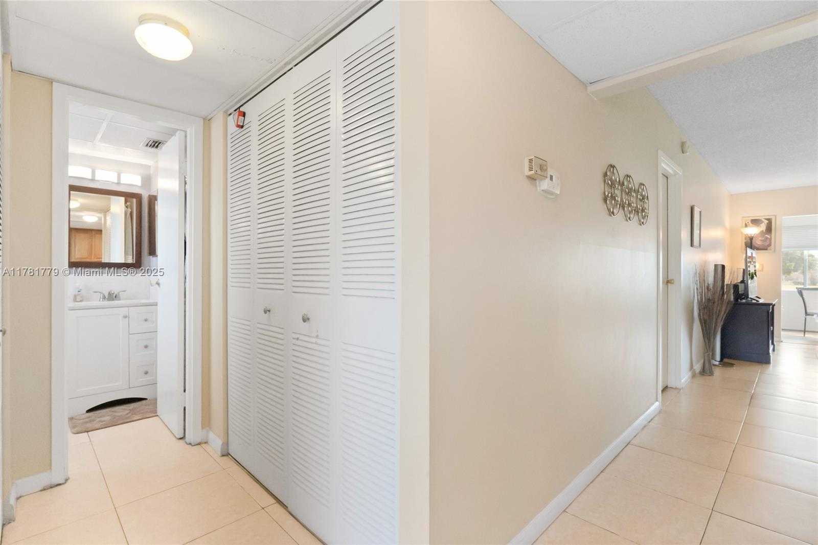 Small Image of 1020 COUNTRY CLUB DR #206, Margate Number 5