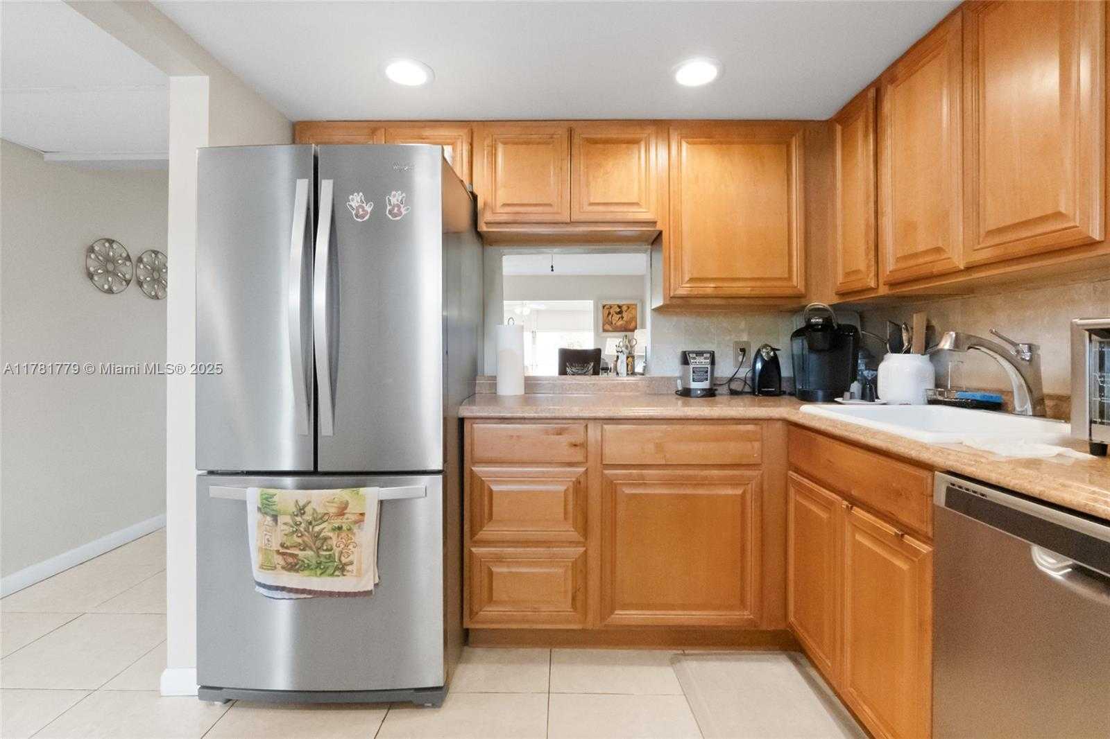 Small Image of 1020 COUNTRY CLUB DR #206, Margate Number 8