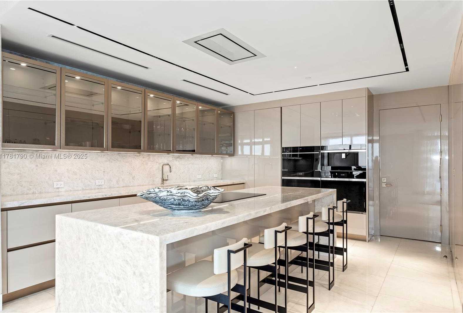 Small Image of 1425 Brickell Ave, Miami, FL 33131, USA Number 10