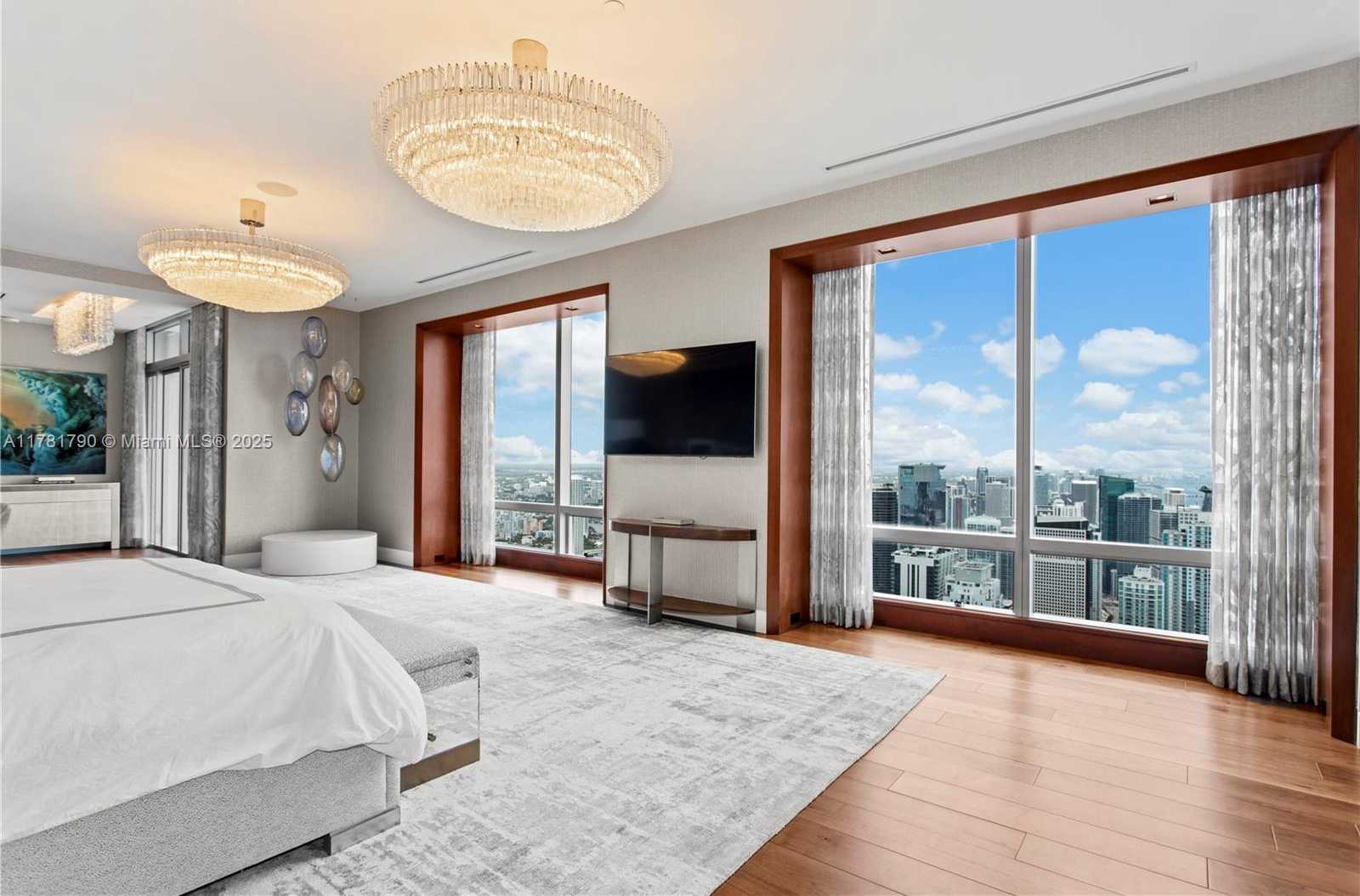 Small Image of 1425 Brickell Ave, Miami, FL 33131, USA Number 34