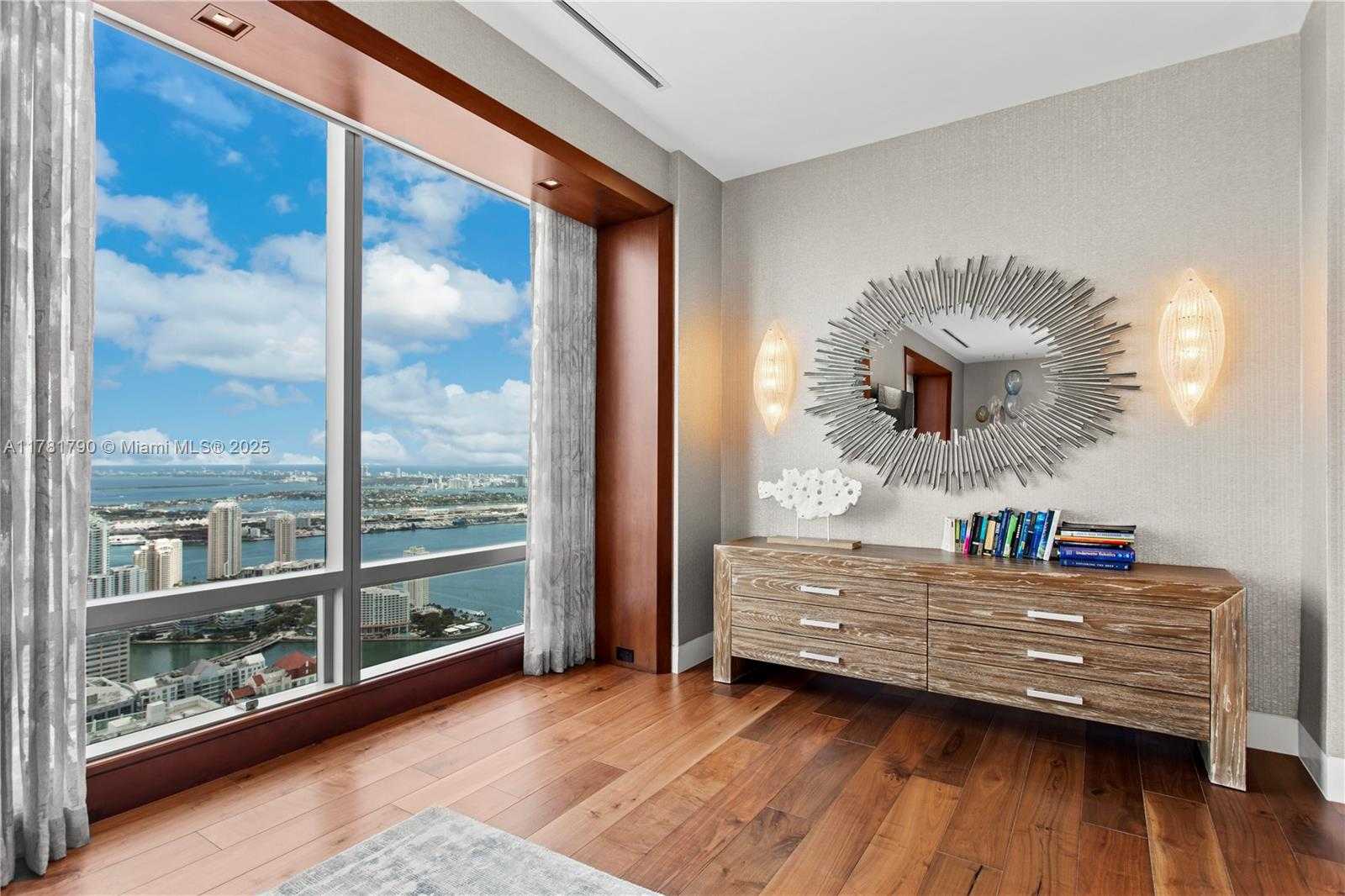 Small Image of 1425 Brickell Ave, Miami, FL 33131, USA Number 36
