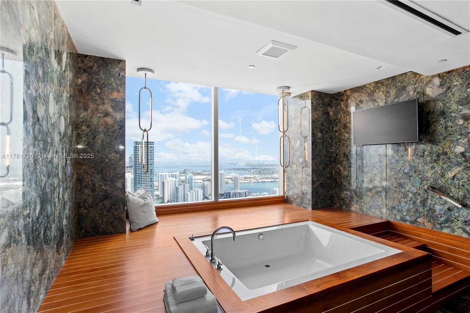 Small Image of 1425 Brickell Ave, Miami, FL 33131, USA Number 41